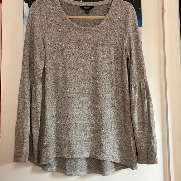 Simply Vera Vera Wang Womens Top Gray with White Pearls Size S Bell Slee… - Picture 3 of 12